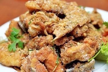 Gà rang muối nguyên con