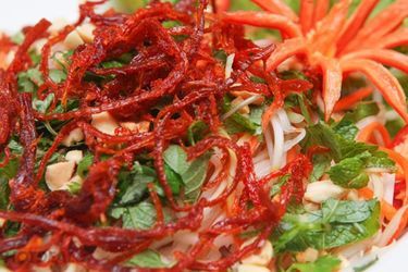 Nộm đu đủ bò khô