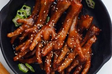 Chân gà hấp bia