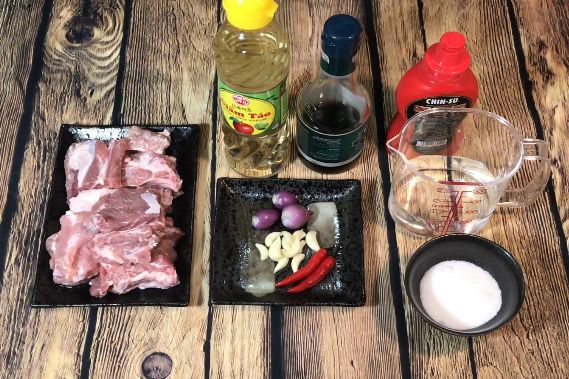 nguyên liệu làm sườn xào chua ngọt