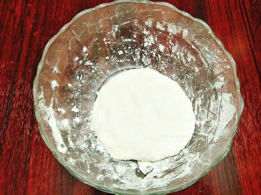 trộn bột làm bánh ngào