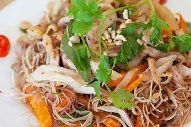 Nộm gà hoa chuối