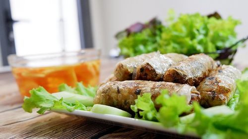 Cách làm nem rán Hà Nội truyền thống, giòn ngon và không bị vỡ