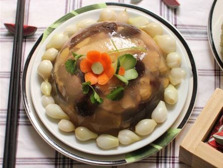 trang trí món gà nấu đông