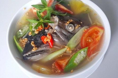 món canh chua đầu cá hồi