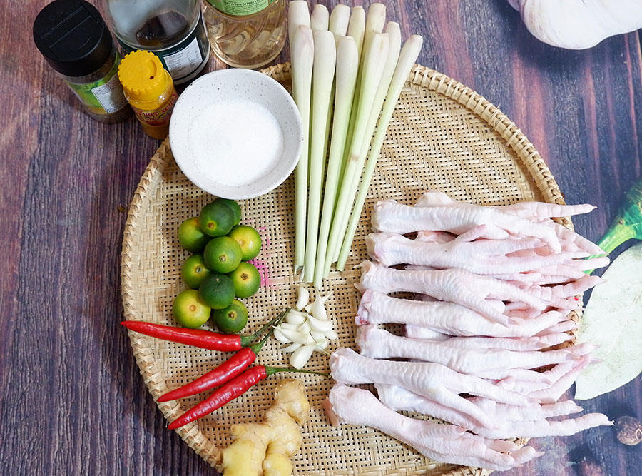 nguyên liệu làm chân gà ngâm sả tắc